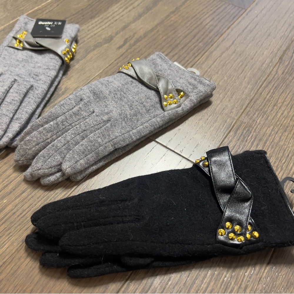 Wool gloves